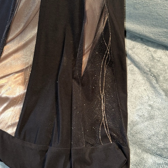 R&M Richards large black and tan dress with gold sparkled details - Picture 5 of 8